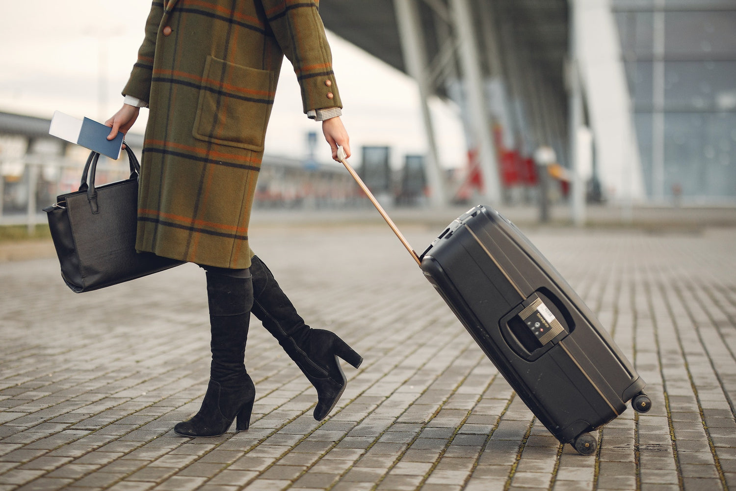 Top 10 Business Travel Accessories for the Entrepreneurs on the Go